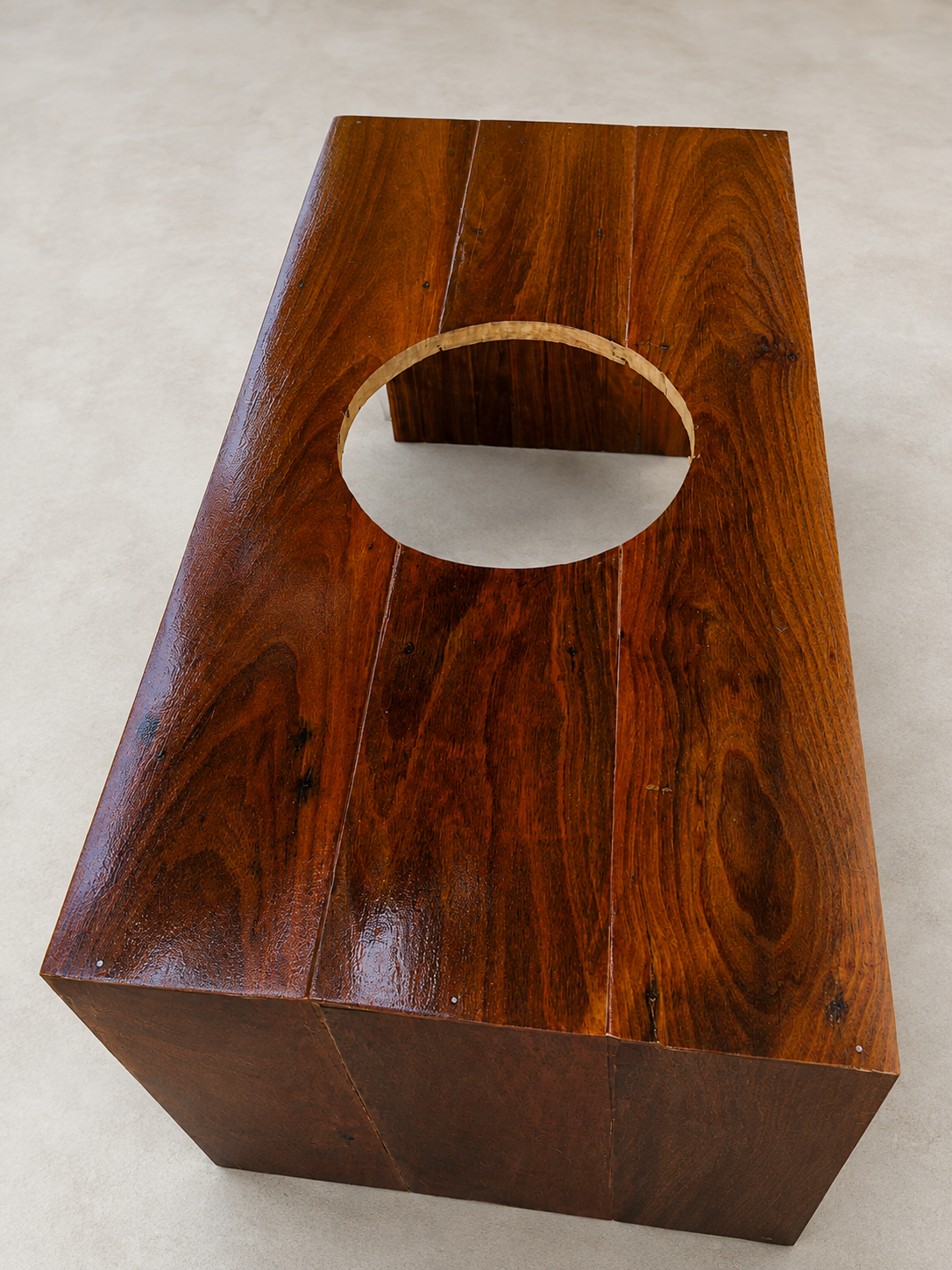 Mesa de centro com abertura circular